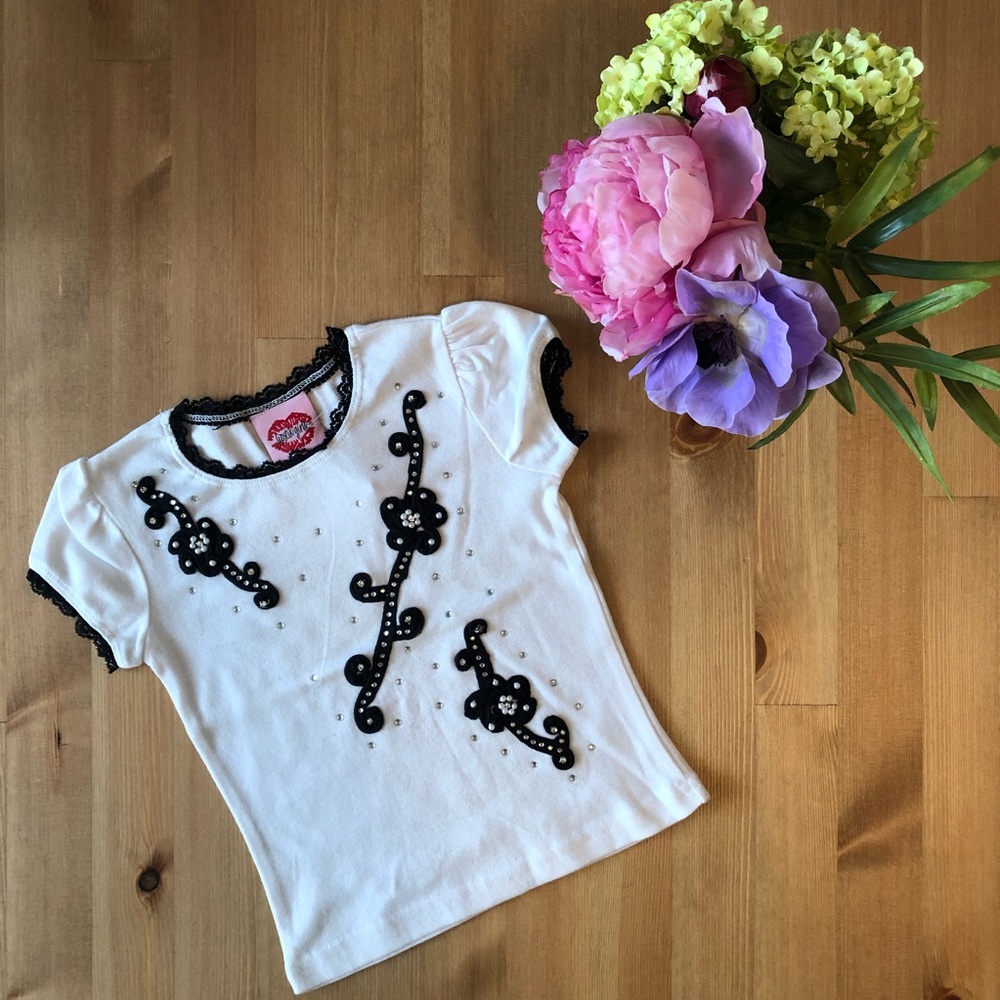 Lipstik NWOT Girls’ Embroidered Top